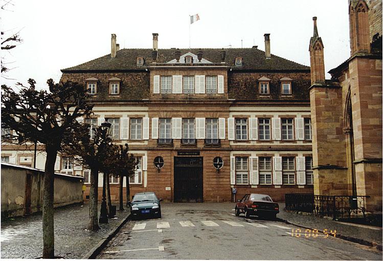 Vue d'ensemble depuis l'avenue de la Sous-Préfecture. Elevation est.