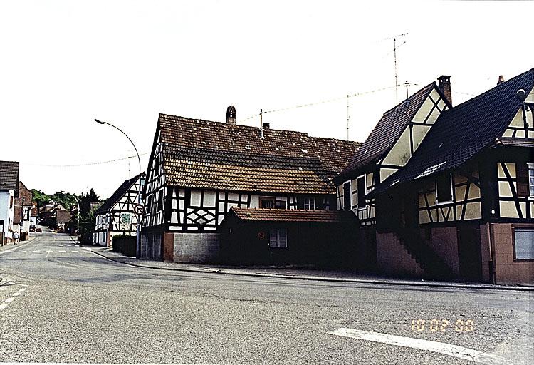 Vue de la route de Wissembourg avec maisons No 22, 24 et 26.