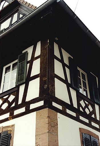 Logis : détail de l'angle sud-est.