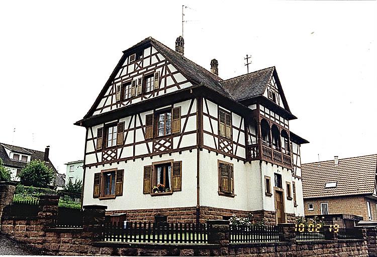 Vue de la maison de menuisier, néo-régionale, 18 rue de Wingen.