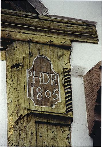 Détail d'un poteau cornier daté sur la maison, 11 rue de Bitche.