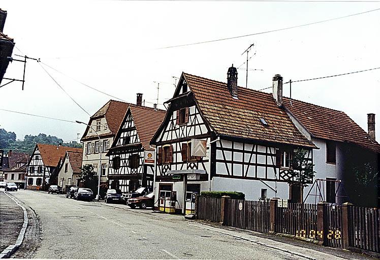 Vue de la route de Wissembourg avec maisons No 10, 12 et 14.