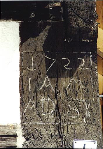 Logis : détail du poteau cornier.