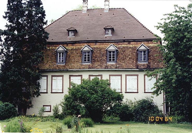 Vue de l'élévation sur jardin.