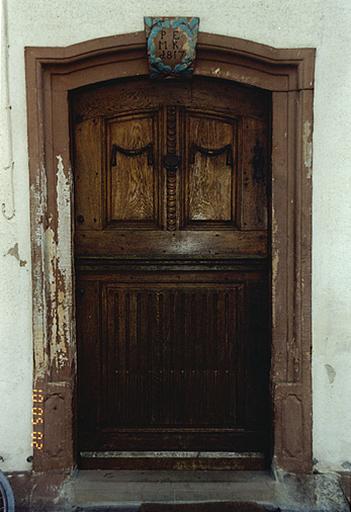 Elévation sur cour du logis (No 4) : vue de la porte d'entrée.