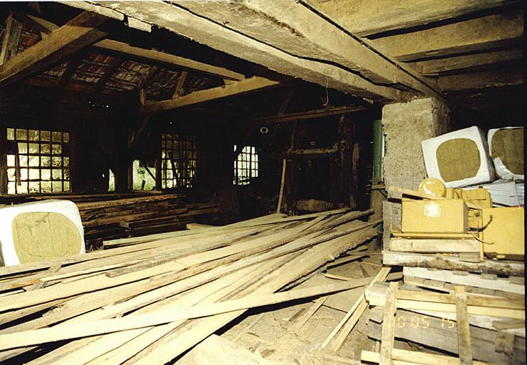 Vue à l'intérieur de l'ancienne scierie, sur la rive gauche de la Sauer.