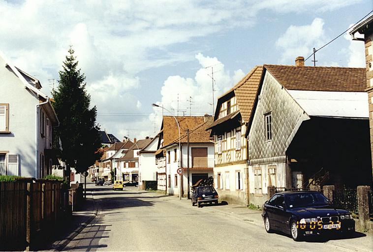 Vue de la rue de Woerth avec maisons No 7 et 3 anciennes, les autres reconstruites.