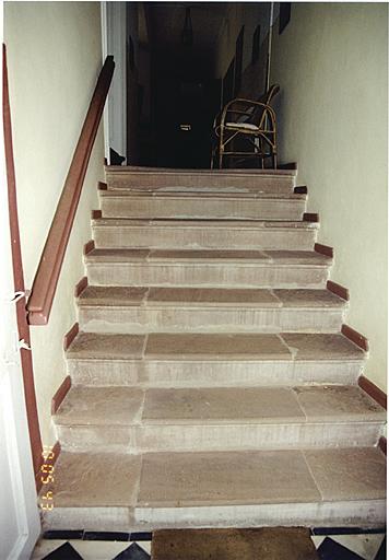 Vue de l'escalier de service.