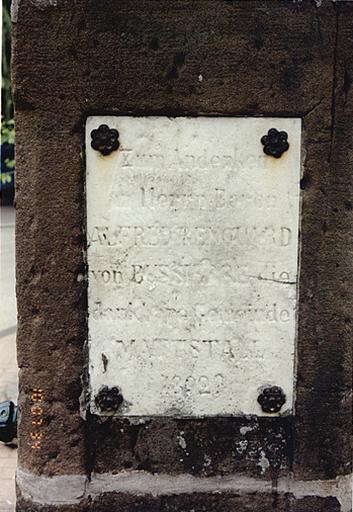 Mattstall, fontaine-abreuvoir (X), rue Principale. Détail de la plaque commémorative.