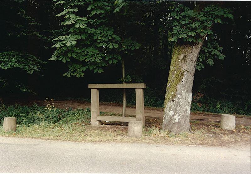 Vue du banc public restauré, sur le CD 3.