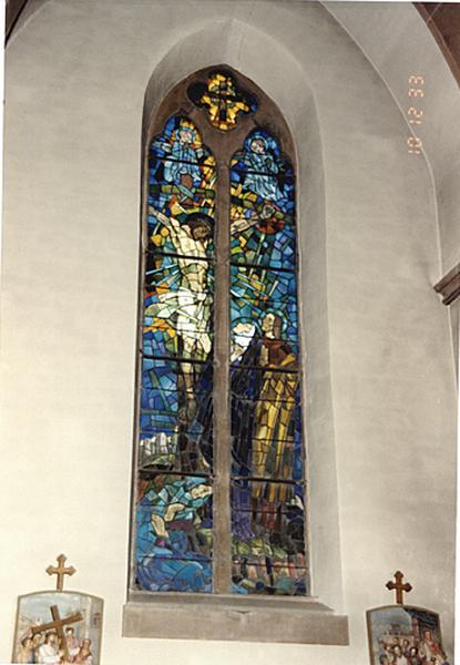 Vue de la verrière représentant la Crucifixion.