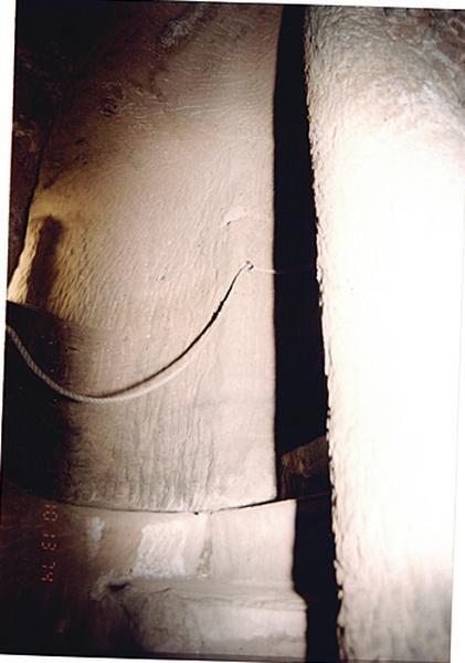 Vue de l'escalier en vis taillé à l'intérieur du petit rocher.