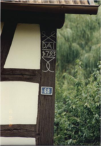 Détail du poteau cornier.