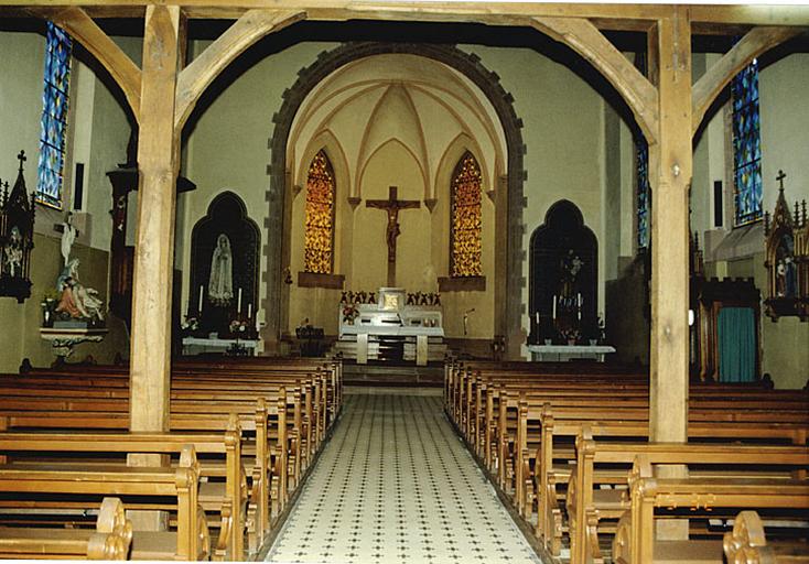 Vue de la nef et du choeur.