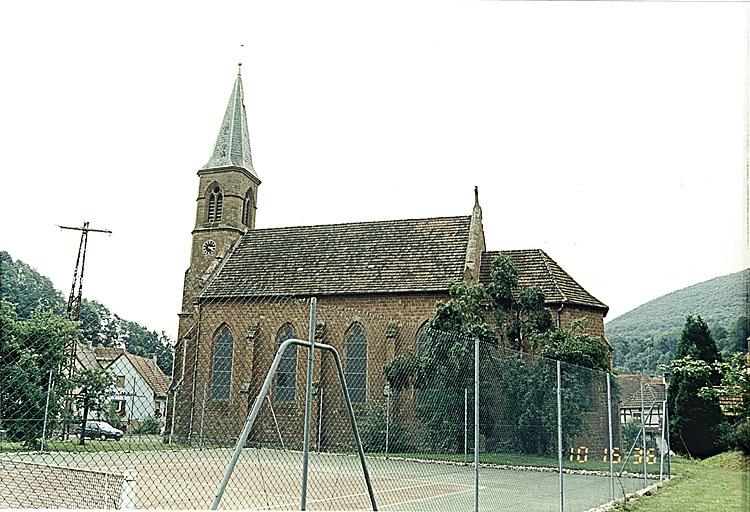 Vue de l'élévation latérale ouest.