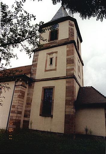 Vue partielle de la nef, de la tour-choeur et de la sacristie, côté sud.