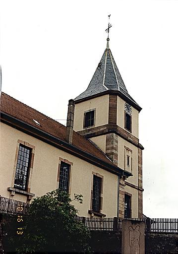 Vue partielle de la nef et la tour-choeur, côté sud.