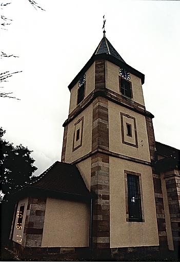 Vue de la sacristie et de la tour-choeur depuis le nord-est.