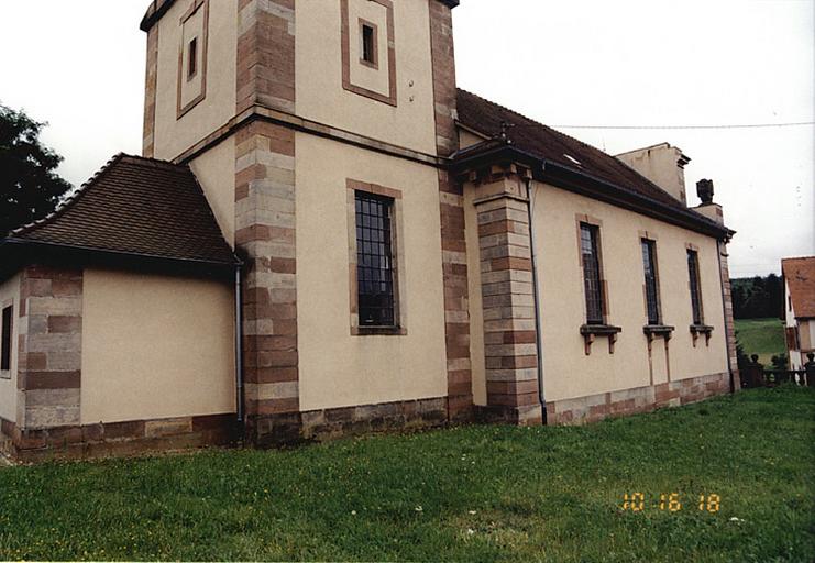 Vue de la sacristie, de la tour-choeur et de la nef, depuis le nord-est.