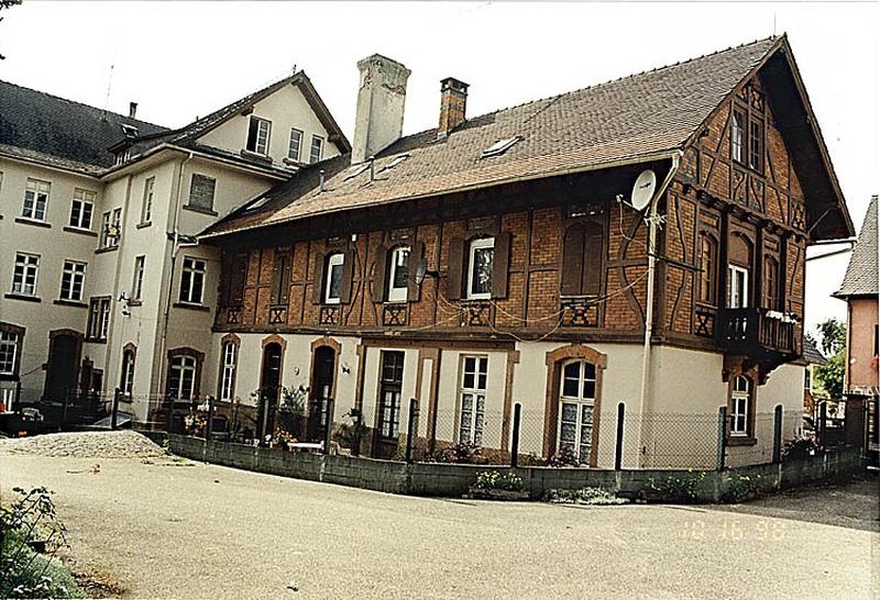 Vue de l'ancien préventorium : bâtiment côté cour.