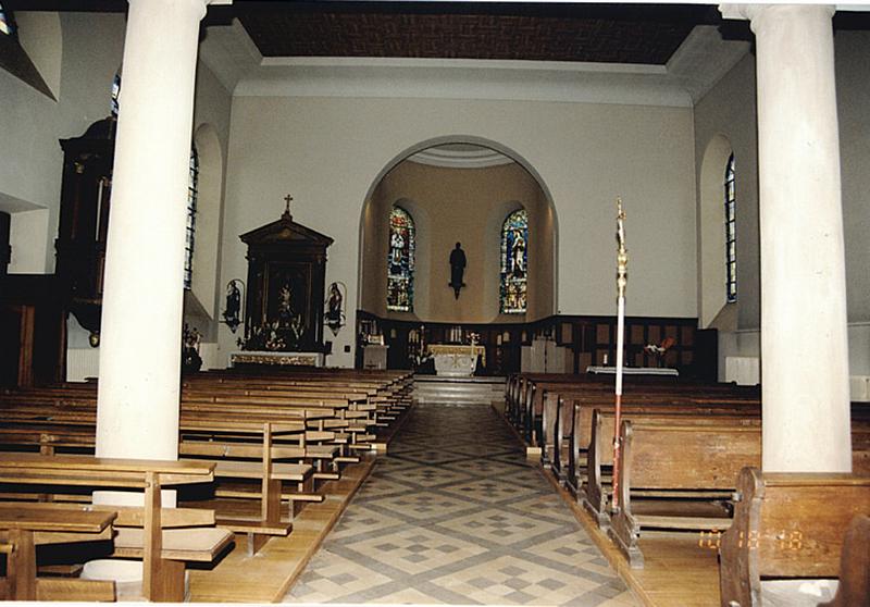 Vue de la nef et du choeur.