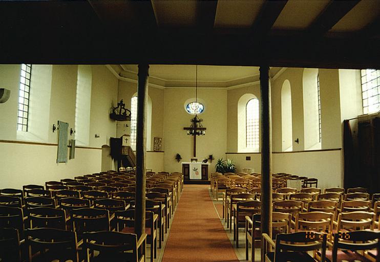 Vue de la nef et du choeur.