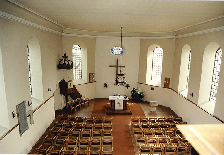 Vue de la nef et du choeur depuis la tribune.