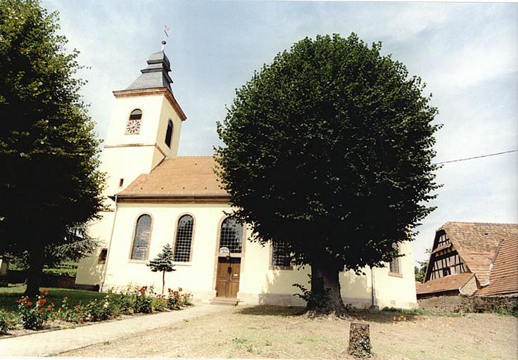 Vue d'ensemble depuis le sud, dans l'ancien cimetière.