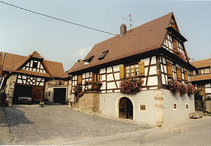 Vue d'ensemble depuis la rue.