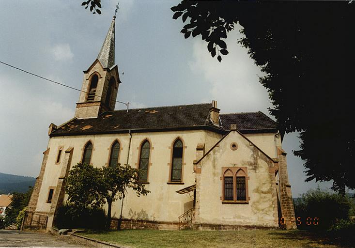 Vue d'ensemble depuis le sud-est, de la nef, du choeur et de la sacristie.