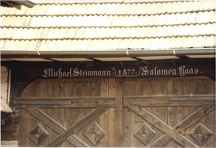 Sablière datée de la grange.