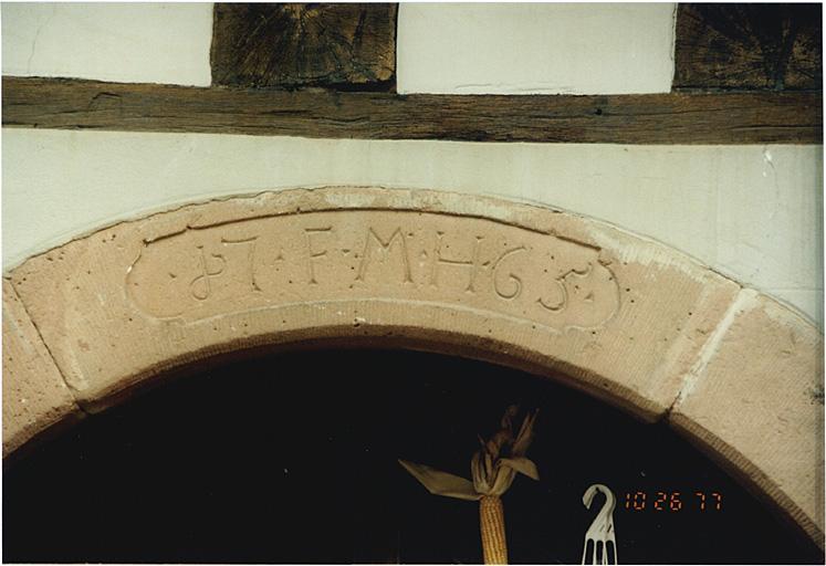 Logis. Détail de la porte de la cave.
