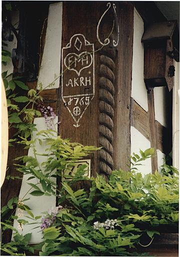 Logis. Détail du poteau cornier.