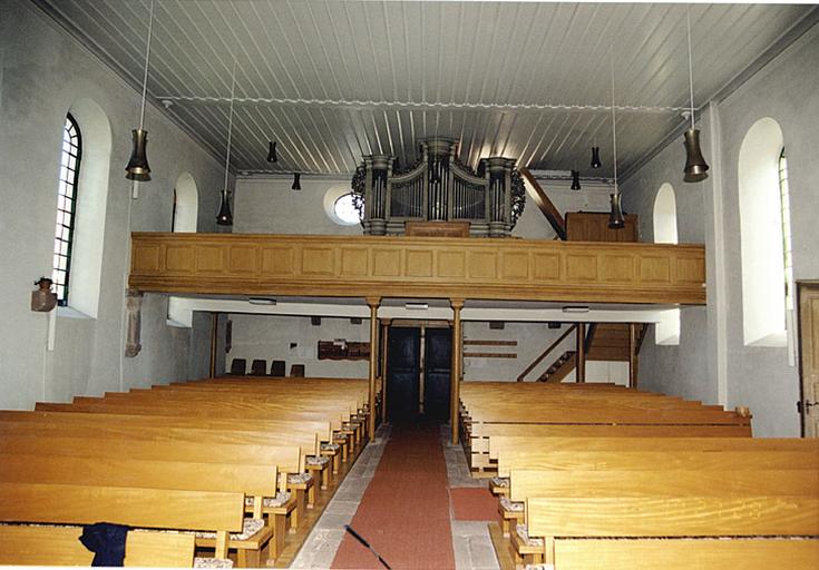 Vue d'ensemble de la nef depuis le choeur.