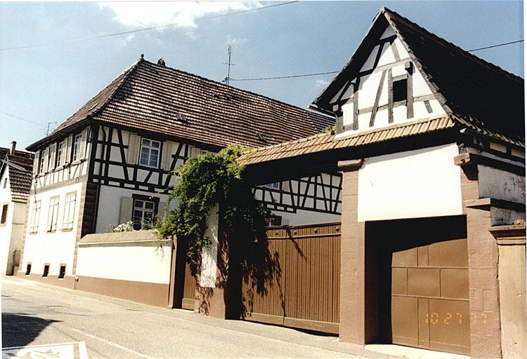 Vue d'ensemble depuis la rue.