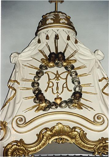 Détail du couronnement du retable de l'autel de la Vierge.