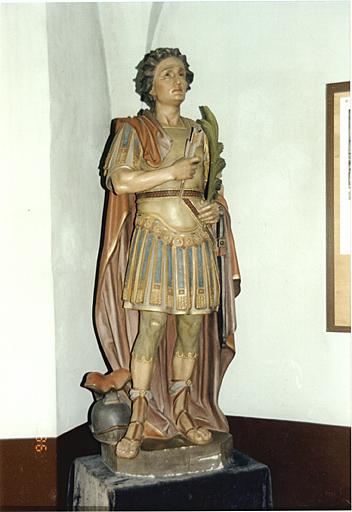 Vue d'une statue de saint Sébastien.