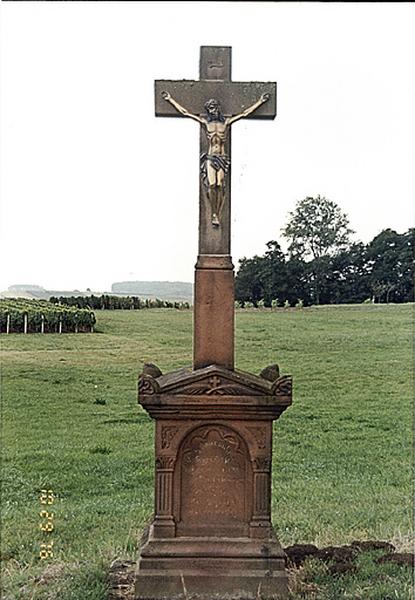 Vue de la croix de chemin H, R. D. 240.