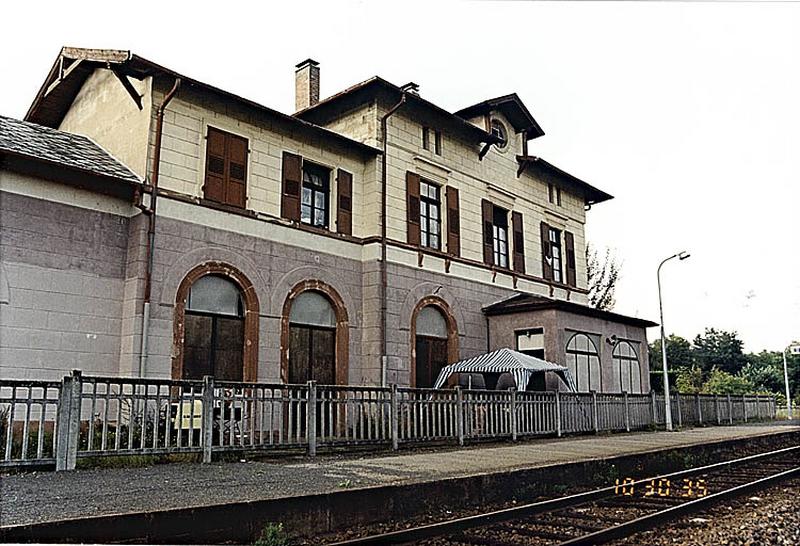 Ancienne gare, 46, rue de la Gare. Vue depuis le sud-est.