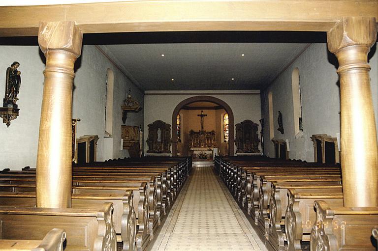 Vue de la nef et du choeur.