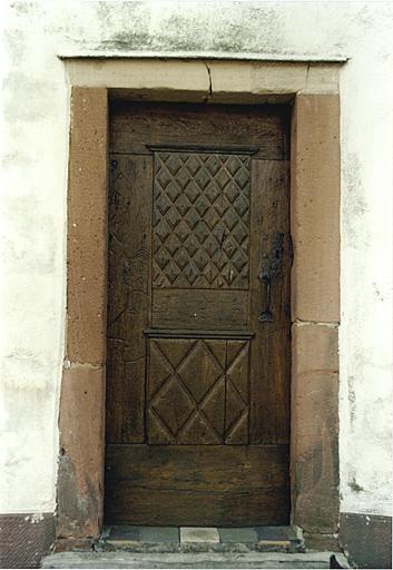 Vue de la porte donnant accès à la tour.