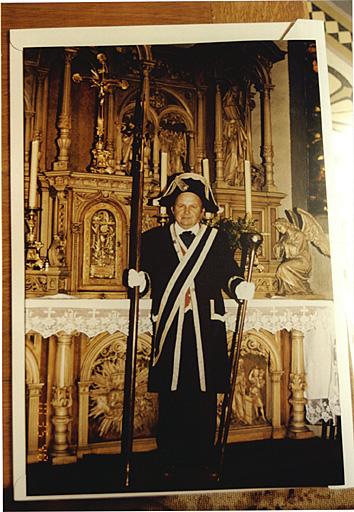 Vue d'un costume de Suisse (reproduction d'une photographie du sacristain).