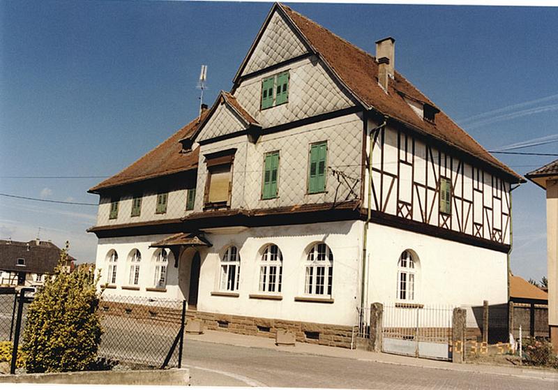 Vue de l'école de filles, de 1931, dans la rue Principale.