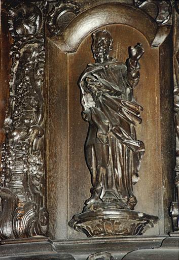 Détail de la statuette de saint Matthieu sur la cuve.