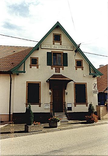 Vue du restaurant dit au café de France, 282, rue Principale. Maison construite en 1932 pour Joseph Schenck et Elise Frauensohn.