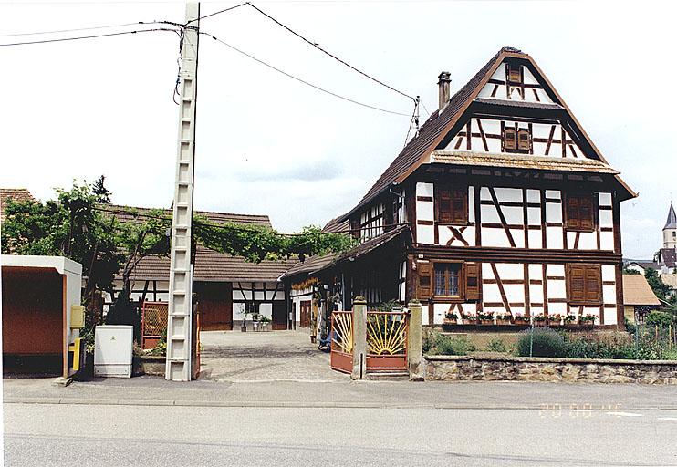 Vue d'ensemble depuis la rue.