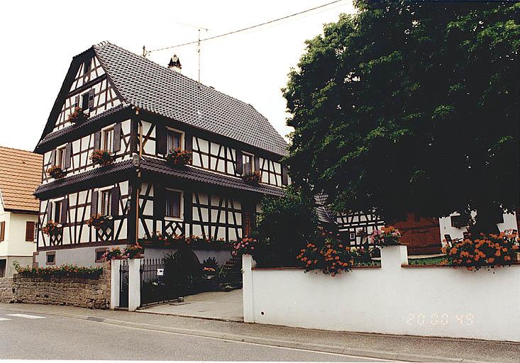 Vue d'ensemble depuis la rue.