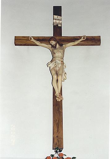 Vue d'une croix : Christ en croix.