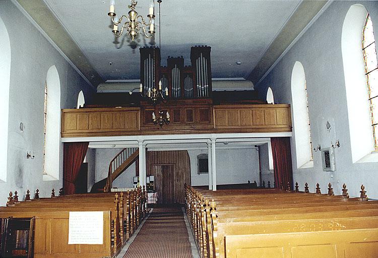 Vue de la nef vers la tribune d'orgue.