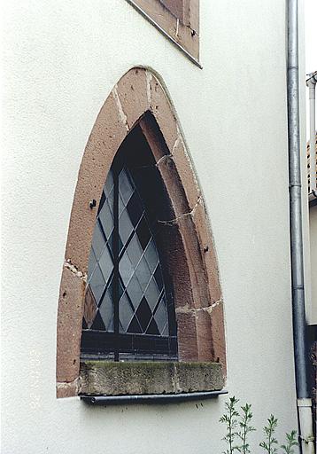 Mur nord de la nef, fenêtre sous la tribune d'orgue.